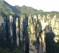 精品湖南--长沙、韶山、张家界森林公园、袁家界、金鞭溪、民俗风情晚会 黄龙洞、天门山（玻璃栈道）、土司王府、凤凰古城、神秘苗乡6日游