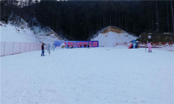 岳西大别山滑雪乐园自驾一日游