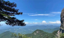 散拼【特价】岳西明堂山、高空玻璃栈道、飞天玻璃桥1日游